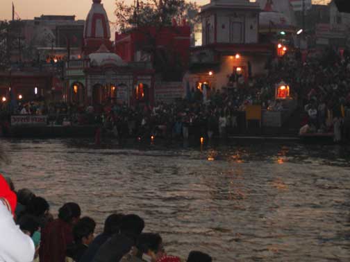 Evening ceremony at Harki Pauri.